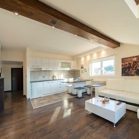 New And Nice Apartments クラグイェヴァツ エクステリア 写真