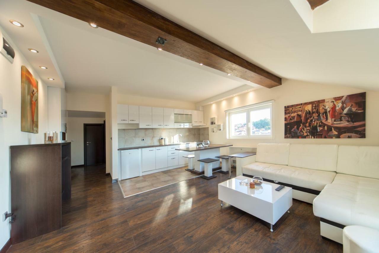 New And Nice Apartments クラグイェヴァツ エクステリア 写真