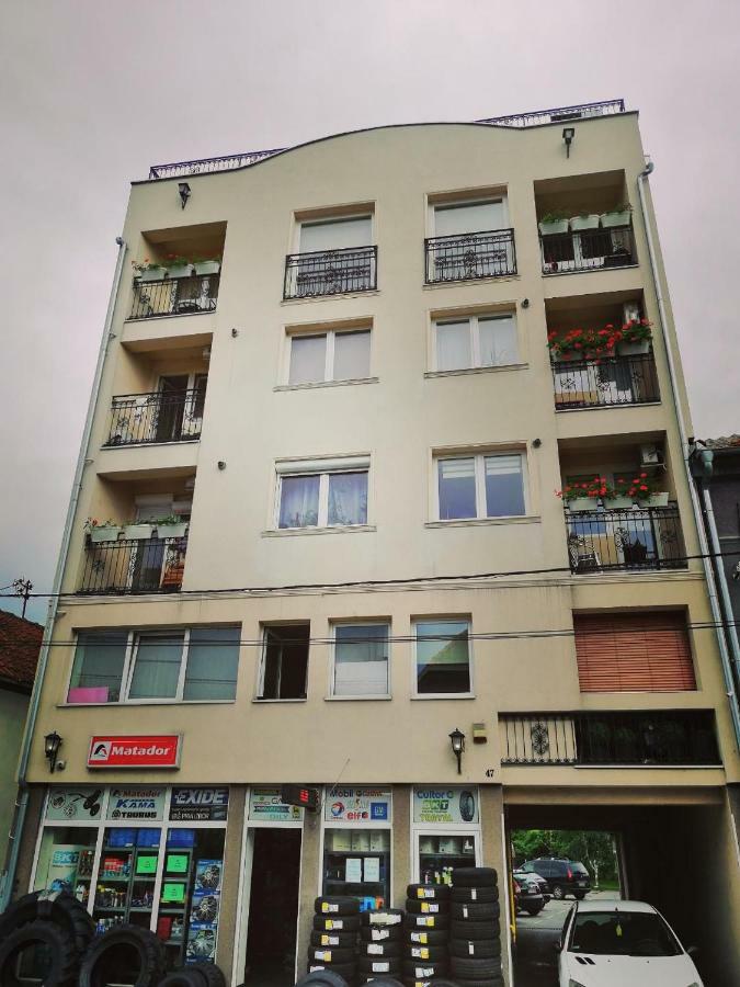 New And Nice Apartments クラグイェヴァツ エクステリア 写真